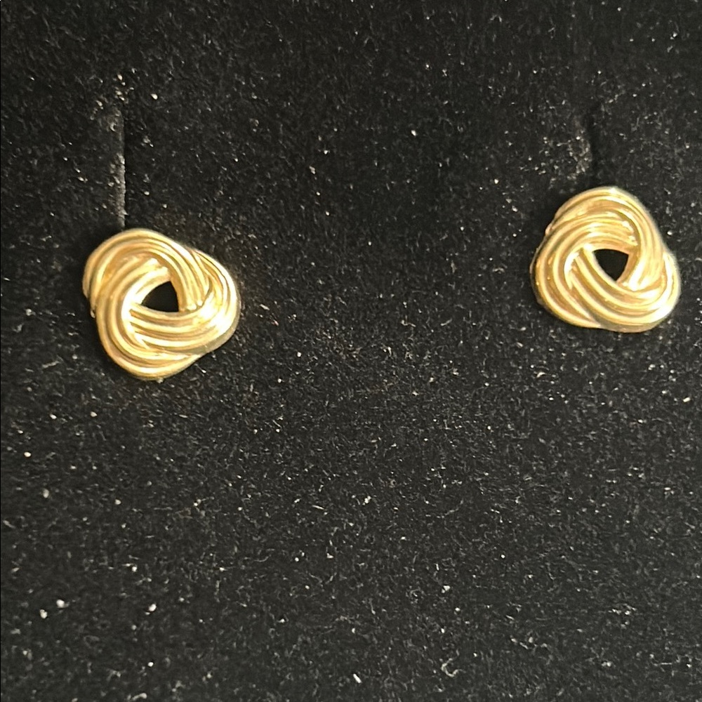 Elegant Gold Knot Earrings